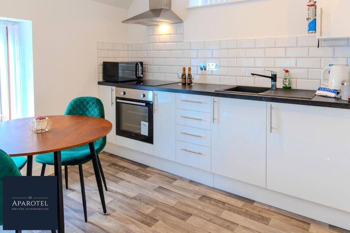 Aparotel Serviced Apartments - Stonehenge, Amesbury Town Centre Quarto foto