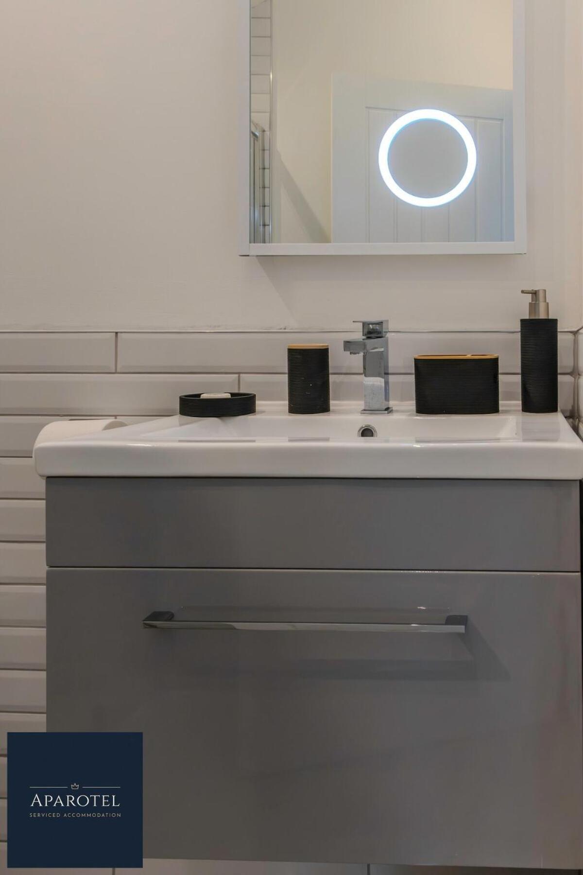 Aparotel Serviced Apartments - Stonehenge, Amesbury Town Centre Quarto foto