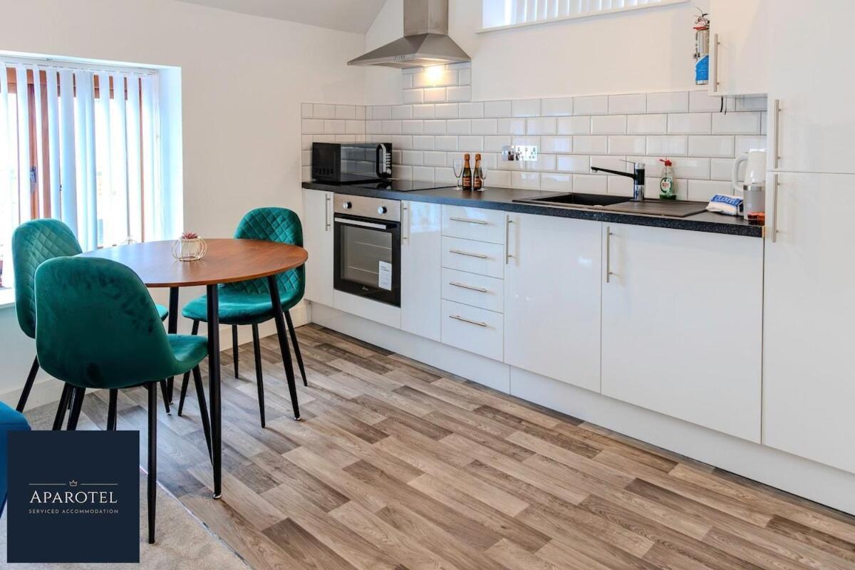 Aparotel Serviced Apartments - Stonehenge, Amesbury Town Centre Quarto foto